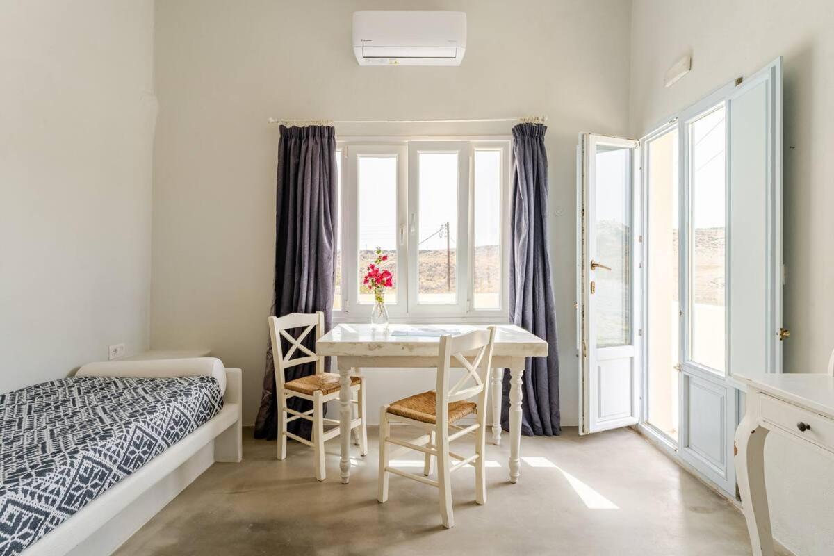 Drakkar Houses Fira  Exterior photo